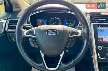 Седан Ford Fusion 2016 в 