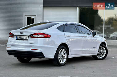Седан Ford Fusion 2019 в 
