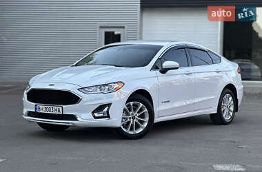 Седан Ford Fusion 2019 в 