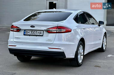 Седан Ford Fusion 2019 в 