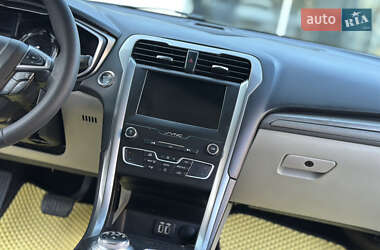 Седан Ford Fusion 2019 в 