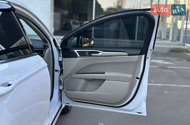 Седан Ford Fusion 2019 в 
