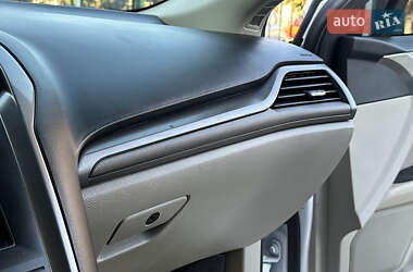 Седан Ford Fusion 2019 в 