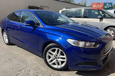 Седан Ford Fusion 2015 в 