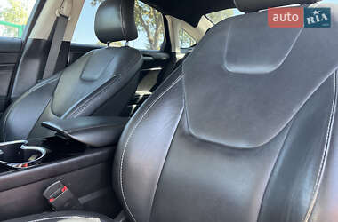 Седан Ford Fusion 2015 в 