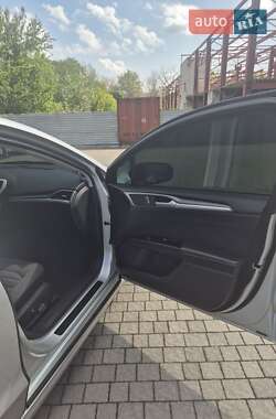 Седан Ford Fusion 2016 в 
