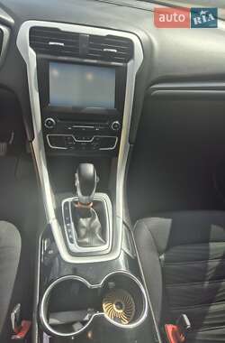 Седан Ford Fusion 2016 в 