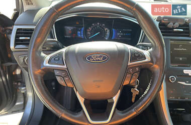 Седан Ford Fusion 2013 в 