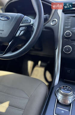 Седан Ford Fusion 2016 в 