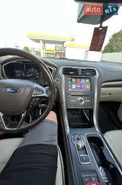 Седан Ford Fusion 2017 в 