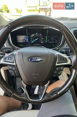 Седан Ford Fusion 2017 в 