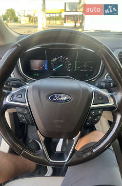 Седан Ford Fusion 2017 в 