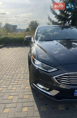 Седан Ford Fusion 2017 в 