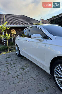 Седан Ford Fusion 2014 в 