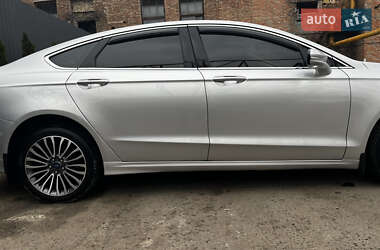 Седан Ford Fusion 2017 в 