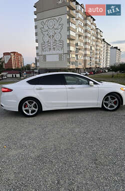 Седан Ford Fusion 2013 в 