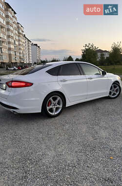 Седан Ford Fusion 2013 в 