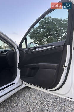 Седан Ford Fusion 2013 в 