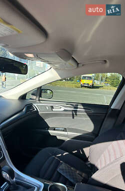 Седан Ford Fusion 2015 в 