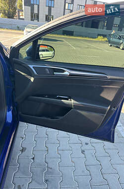 Седан Ford Fusion 2015 в 