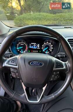 Седан Ford Fusion 2014 в 