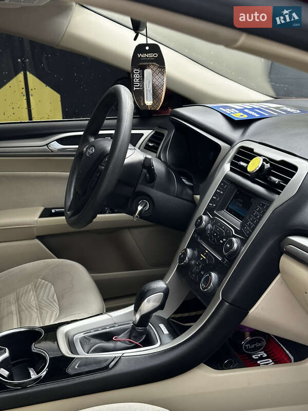 Седан Ford Fusion 2015 в Львове