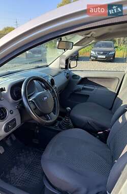 Хэтчбек Ford Fusion 2003 в 