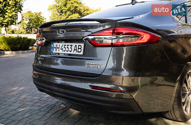 Седан Ford Fusion 2019 в 
