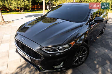 Седан Ford Fusion 2019 в 