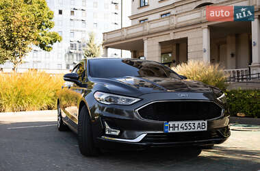 Седан Ford Fusion 2019 в 