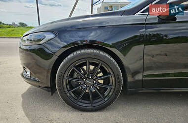 Седан Ford Fusion 2016 в 