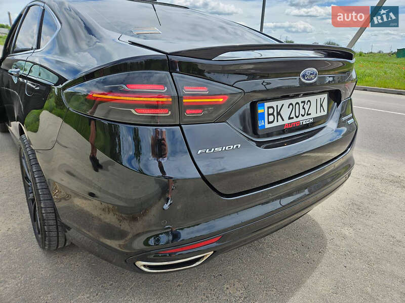 Седан Ford Fusion 2016 в Ровно