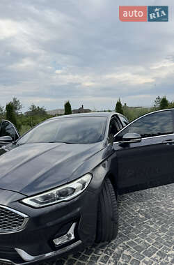 Ford Fusion 2016