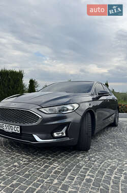 Седан Ford Fusion 2016 в 