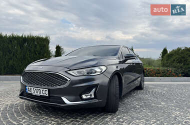 Седан Ford Fusion 2016 в 