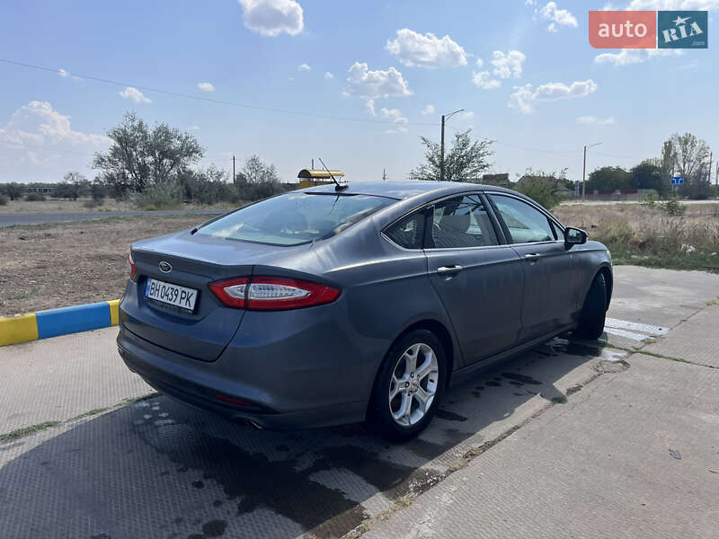 Седан Ford Fusion 2015 в Одесі
