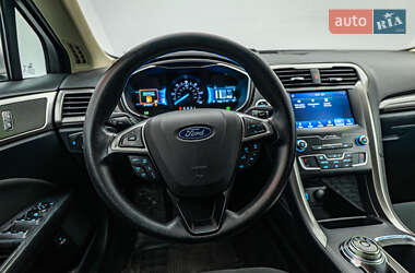 Седан Ford Fusion 2019 в 
