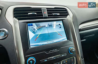 Седан Ford Fusion 2019 в 