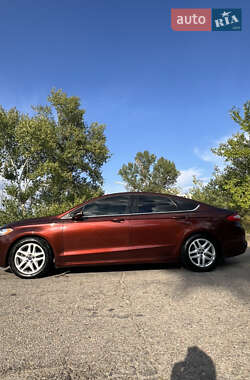 Седан Ford Fusion 2015 в 