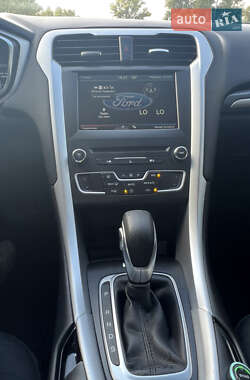 Седан Ford Fusion 2015 в 