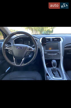 Седан Ford Fusion 2014 в 