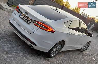 Седан Ford Fusion 2017 в 