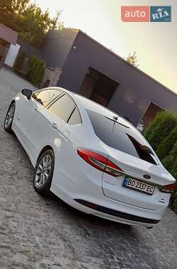 Седан Ford Fusion 2017 в 