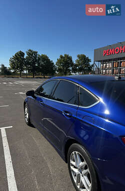 Седан Ford Fusion 2016 в 