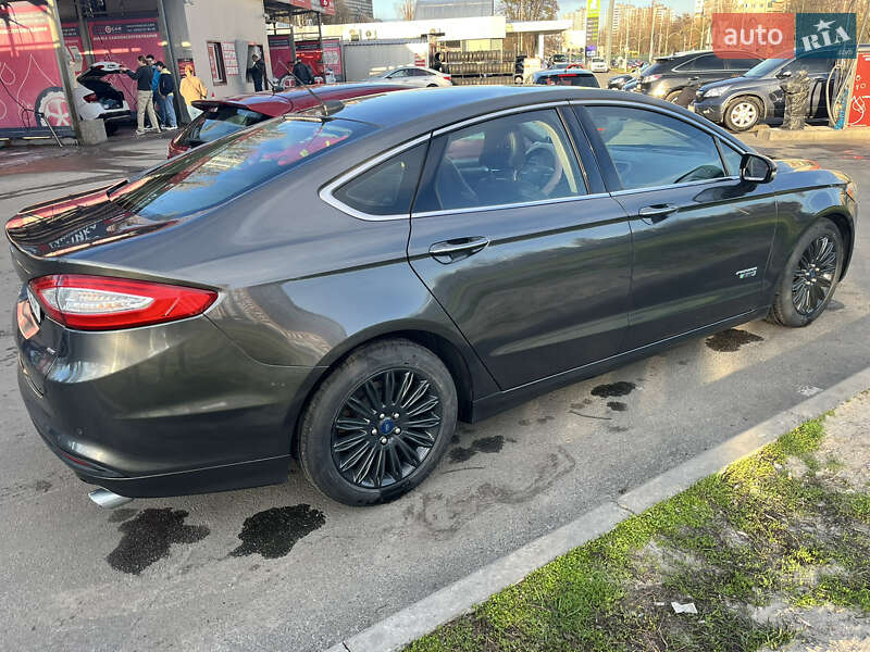 Седан Ford Fusion 2015 в Києві