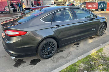 Седан Ford Fusion 2015 в 
