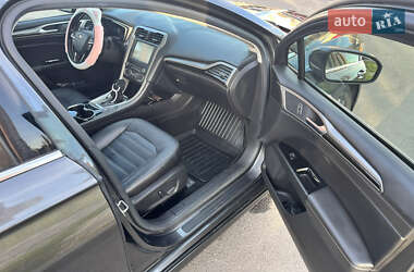 Седан Ford Fusion 2015 в 