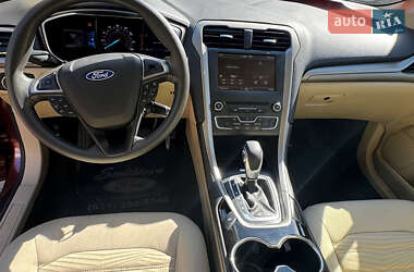 Седан Ford Fusion 2016 в 