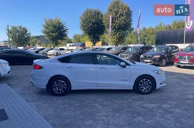 Седан Ford Fusion 2017 в 