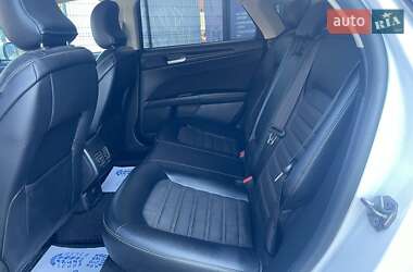 Седан Ford Fusion 2017 в 